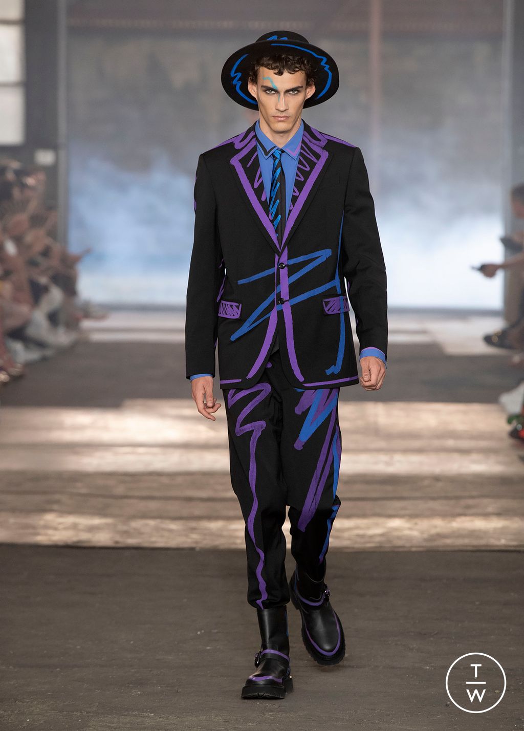 Fashion Week Milan Spring/Summer 2023 look 41 from the Moschino collection 男装