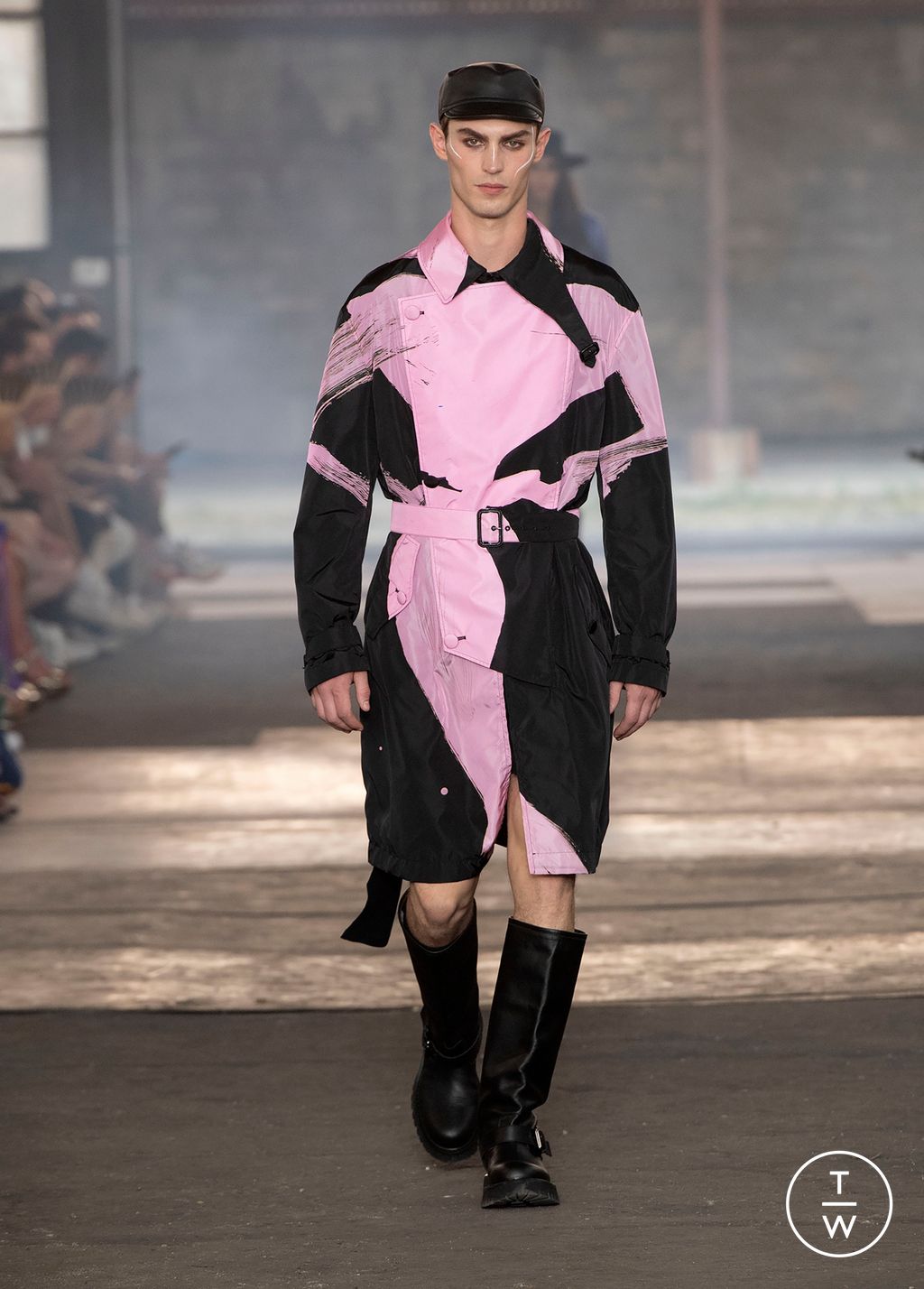Fashion Week Milan Spring/Summer 2023 look 42 from the Moschino collection menswear