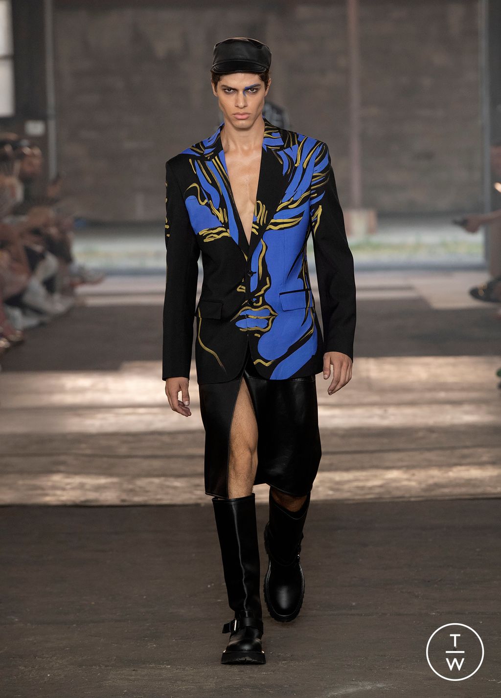 Fashion Week Milan Spring/Summer 2023 look 44 from the Moschino collection 男装