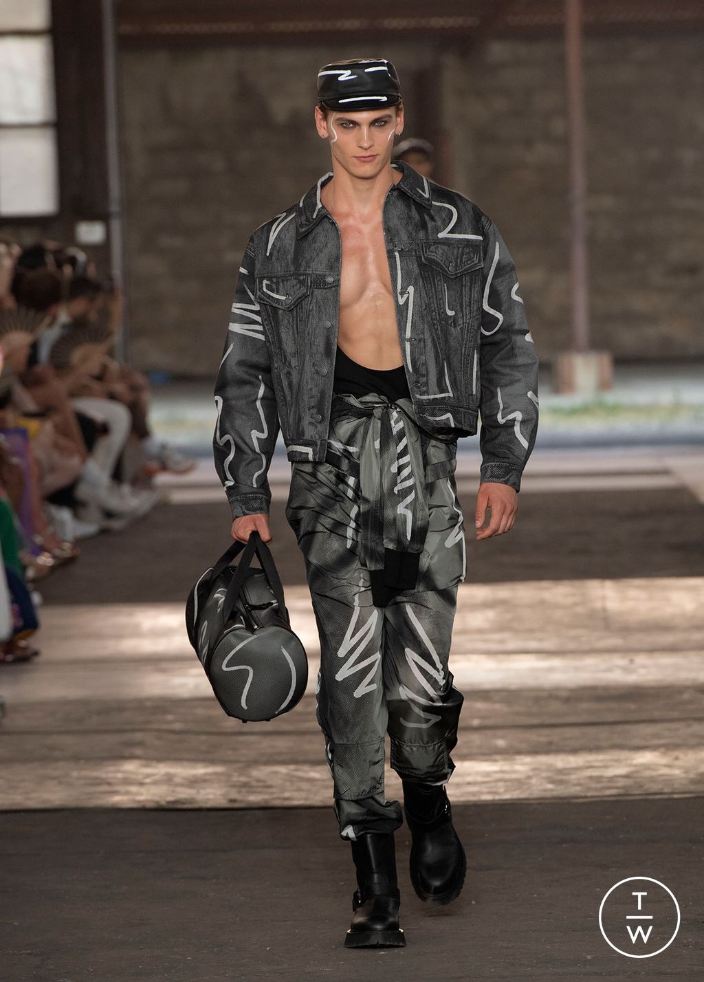 Fashion Week Milan Spring/Summer 2023 look 47 from the Moschino collection menswear
