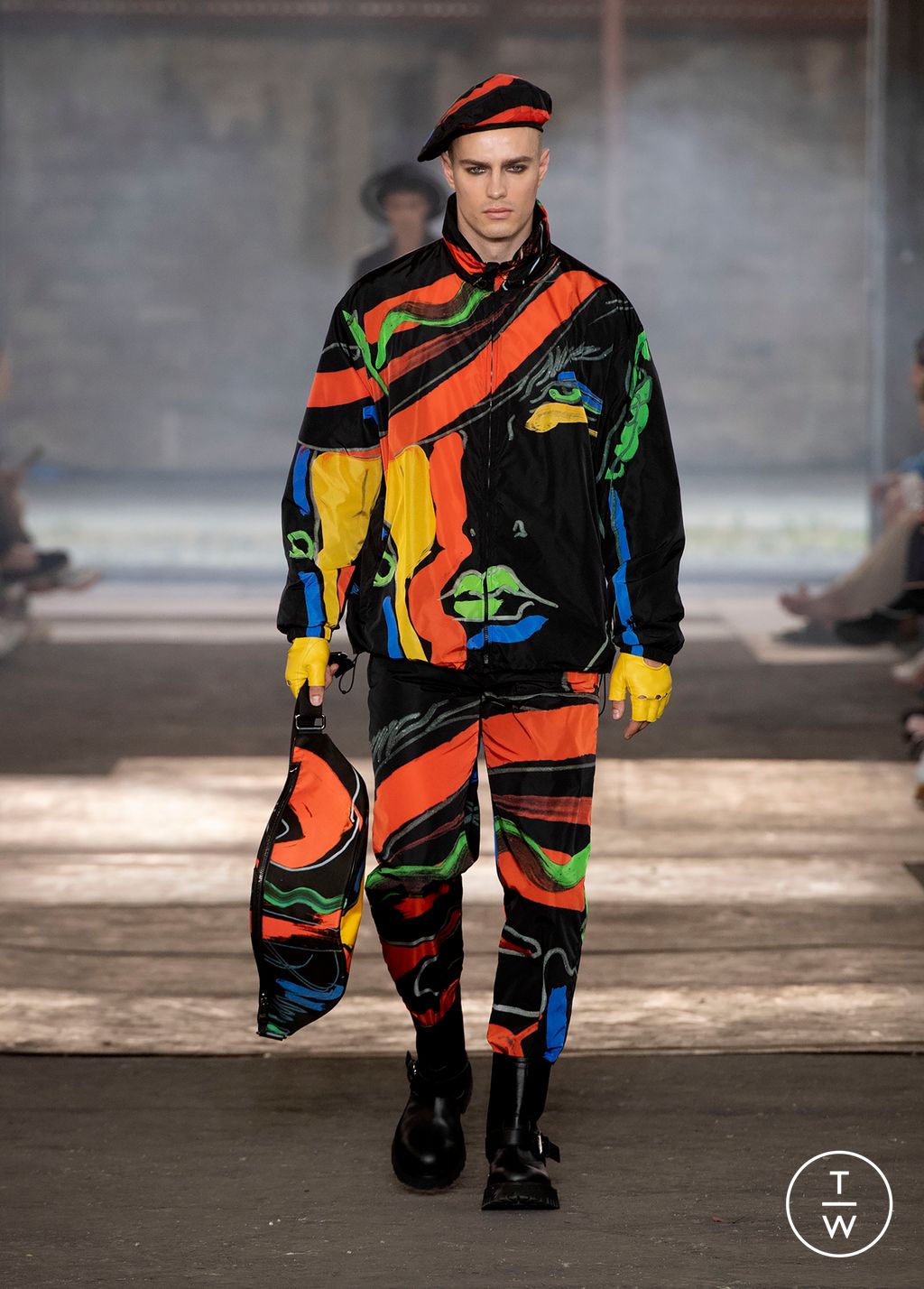 Fashion Week Milan Spring/Summer 2023 look 6 from the Moschino collection 男装