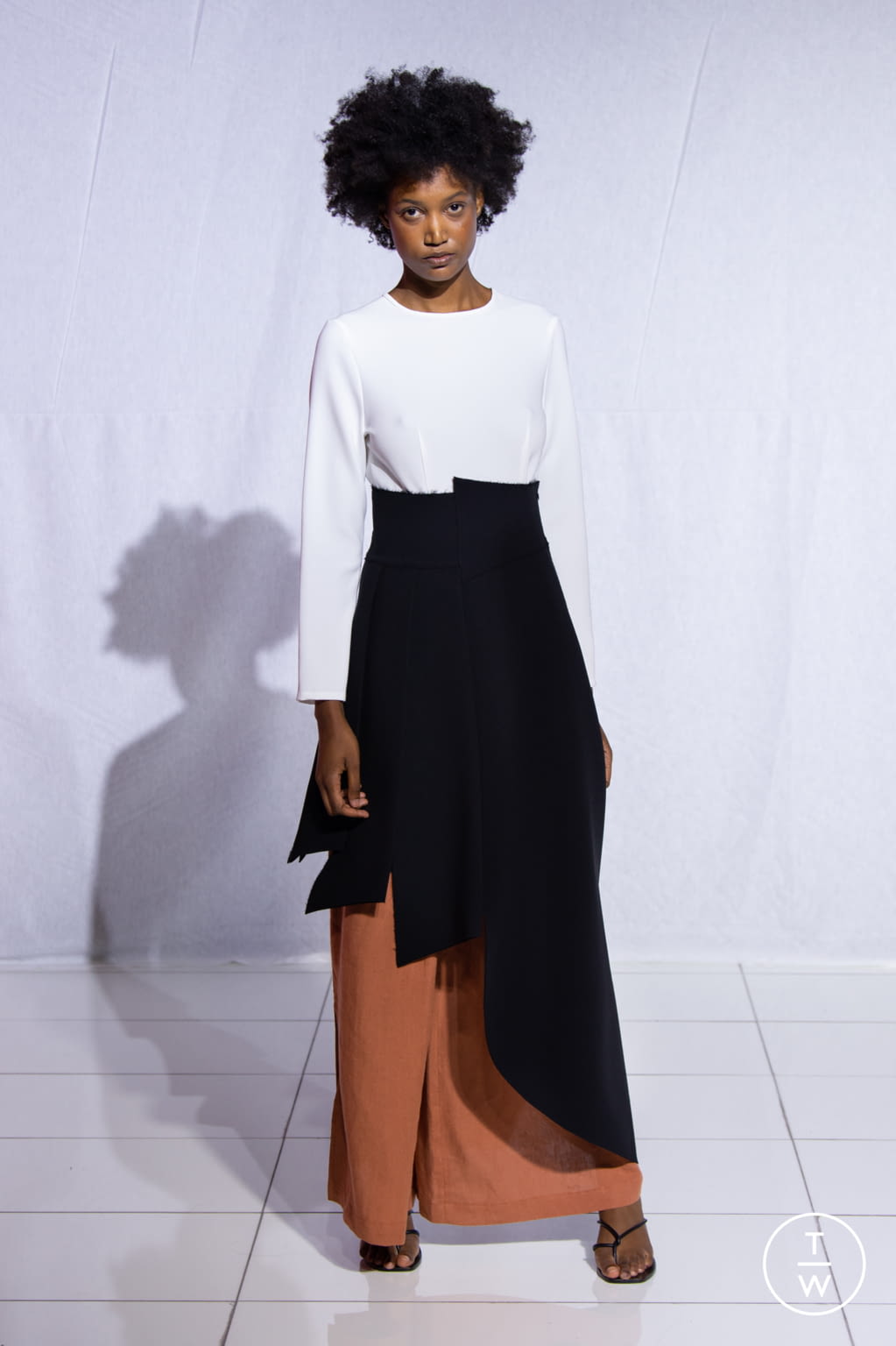 Fashion Week Paris Spring/Summer 2021 look 1 de la collection Mossi womenswear