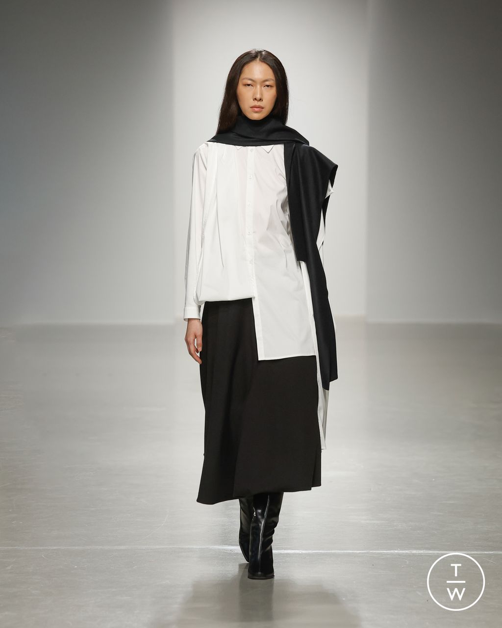 Fashion Week Paris Fall/Winter 2024 look 2 de la collection Mossi womenswear