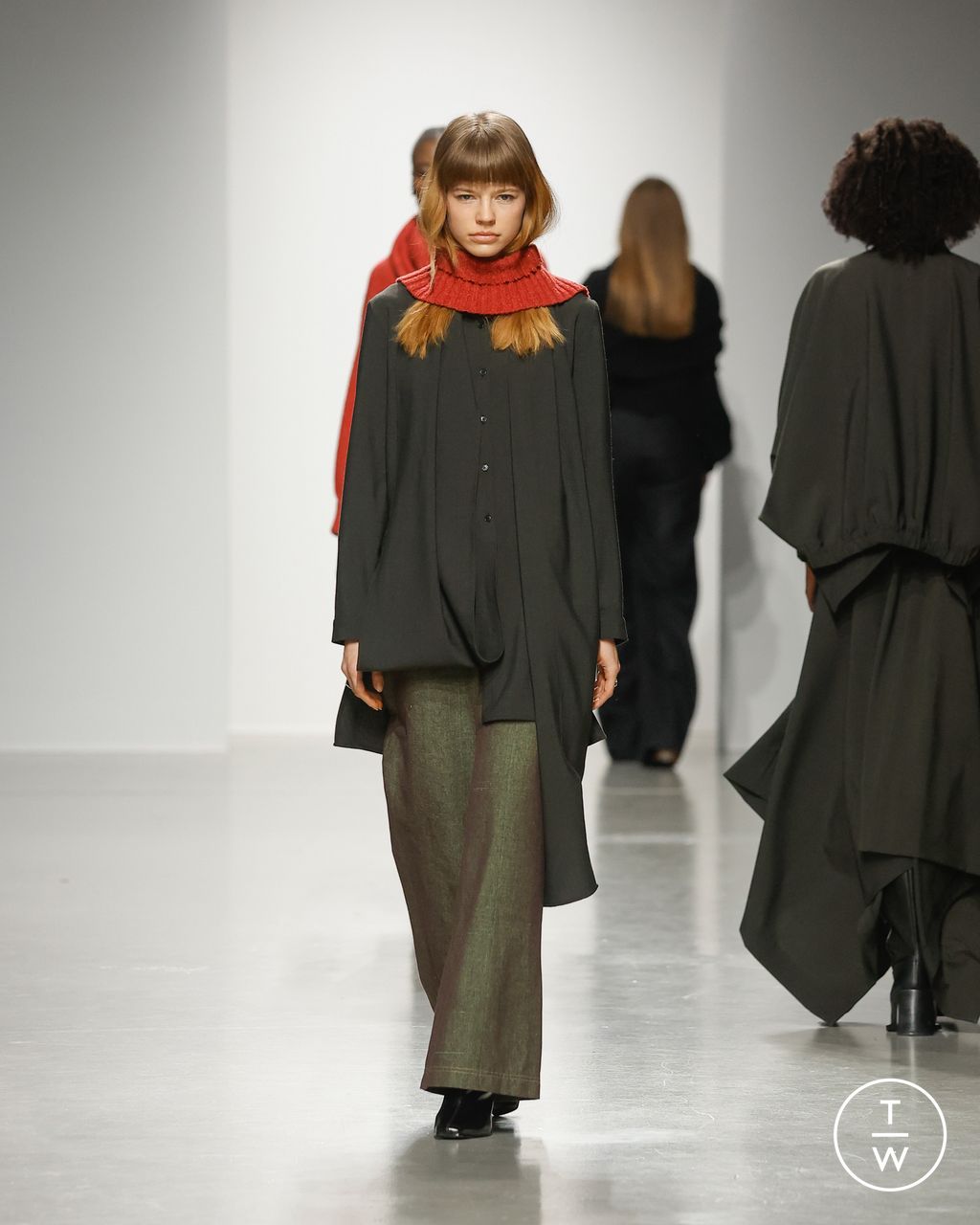 Fashion Week Paris Fall/Winter 2024 look 6 de la collection Mossi womenswear