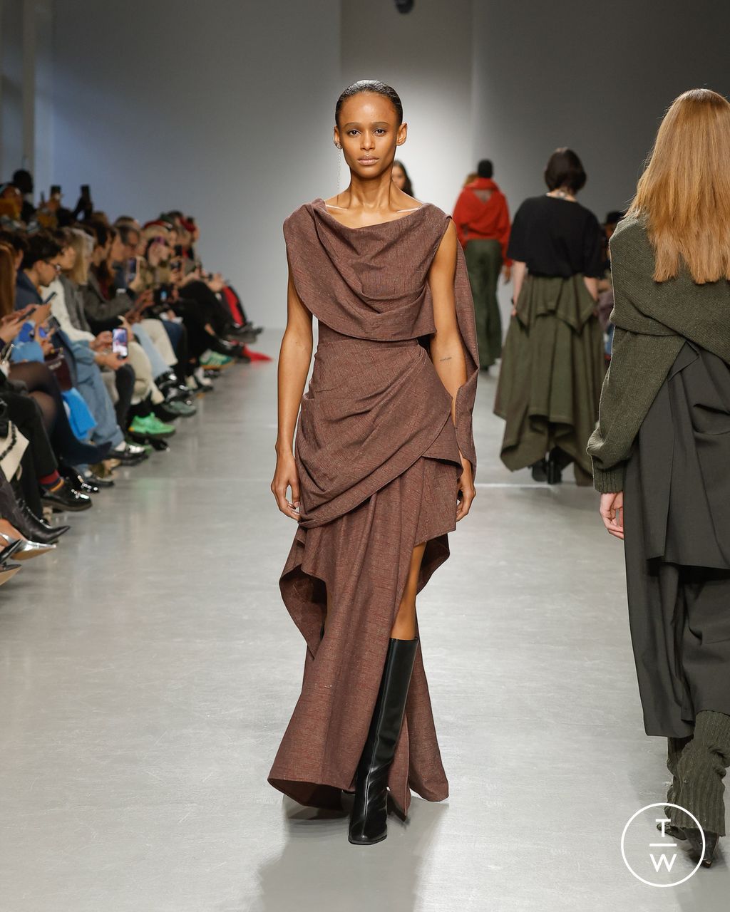 Fashion Week Paris Fall/Winter 2024 look 10 from the Mossi collection 女装