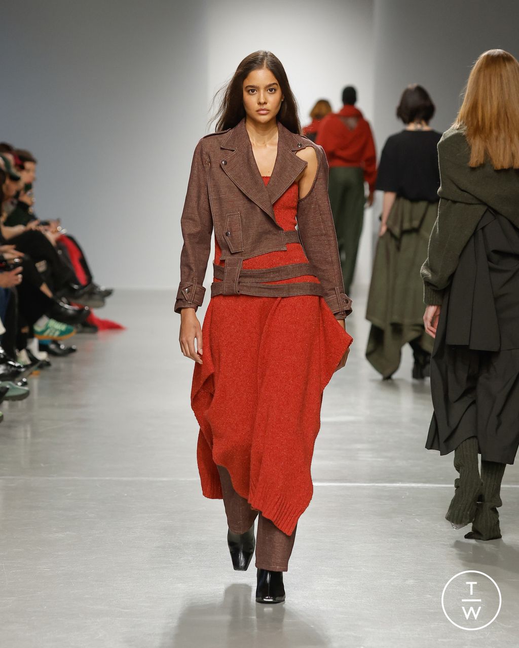 Fashion Week Paris Fall/Winter 2024 look 11 de la collection Mossi womenswear