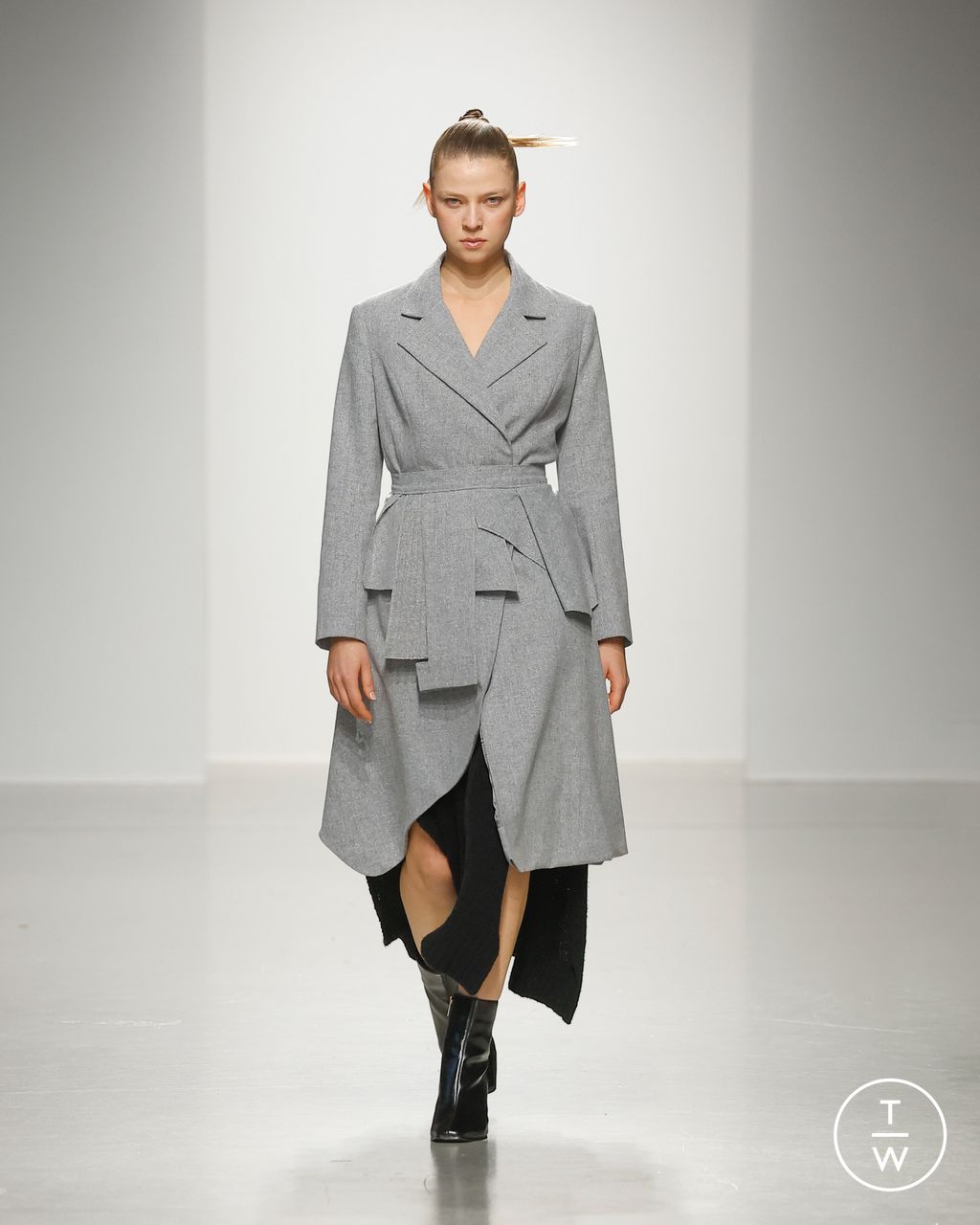 Fashion Week Paris Fall/Winter 2024 look 14 de la collection Mossi womenswear