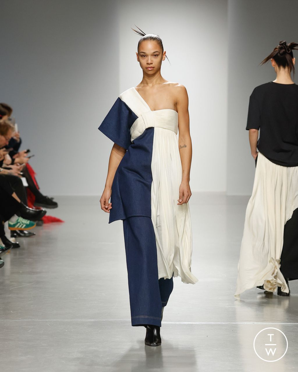 Fashion Week Paris Fall/Winter 2024 look 32 de la collection Mossi womenswear