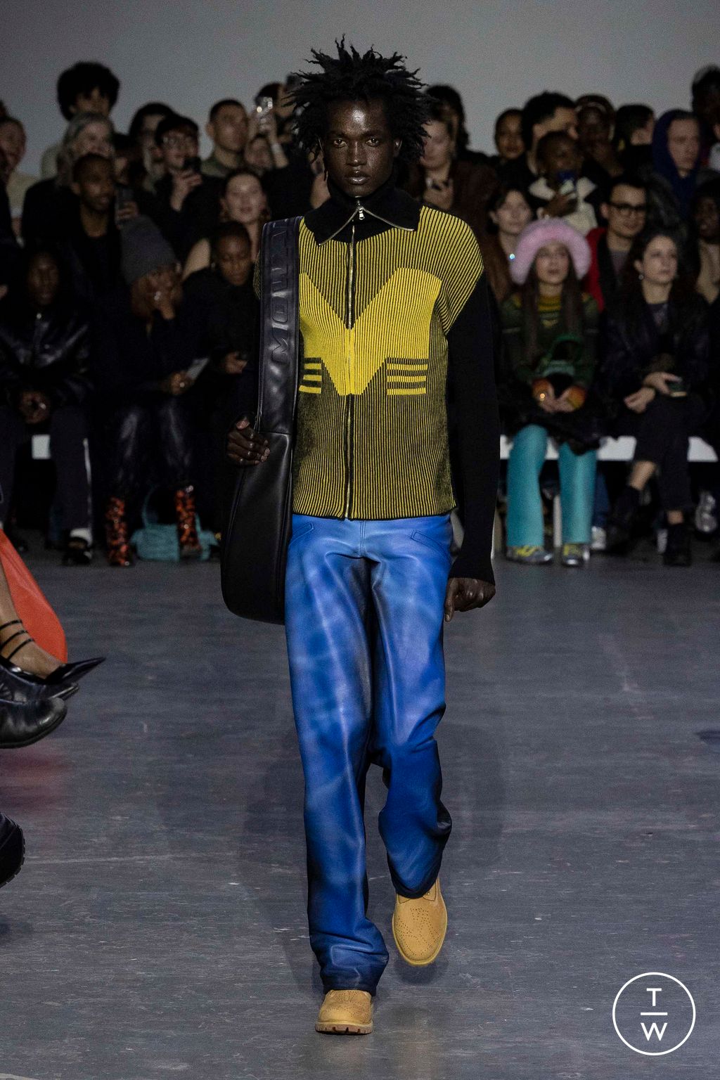 Fashion Week London Fall/Winter 2023 look 10 from the MOWALOLA collection 女装