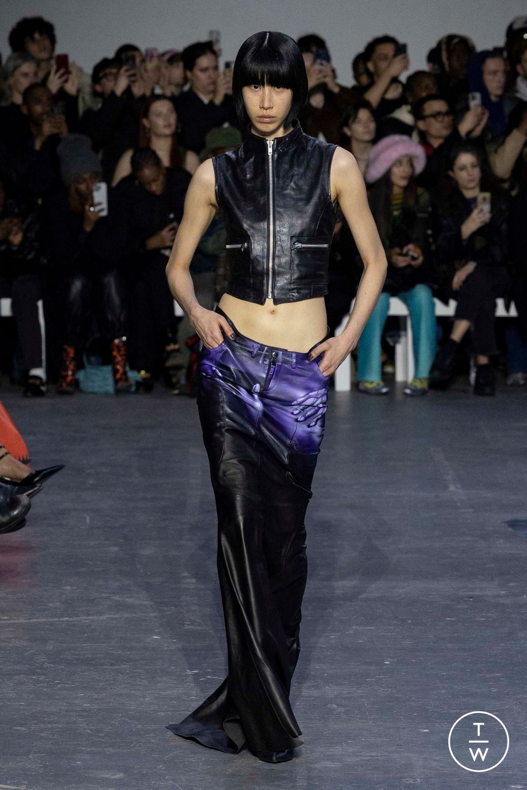 Fashion Week London Fall/Winter 2023 look 24 from the MOWALOLA collection 女装
