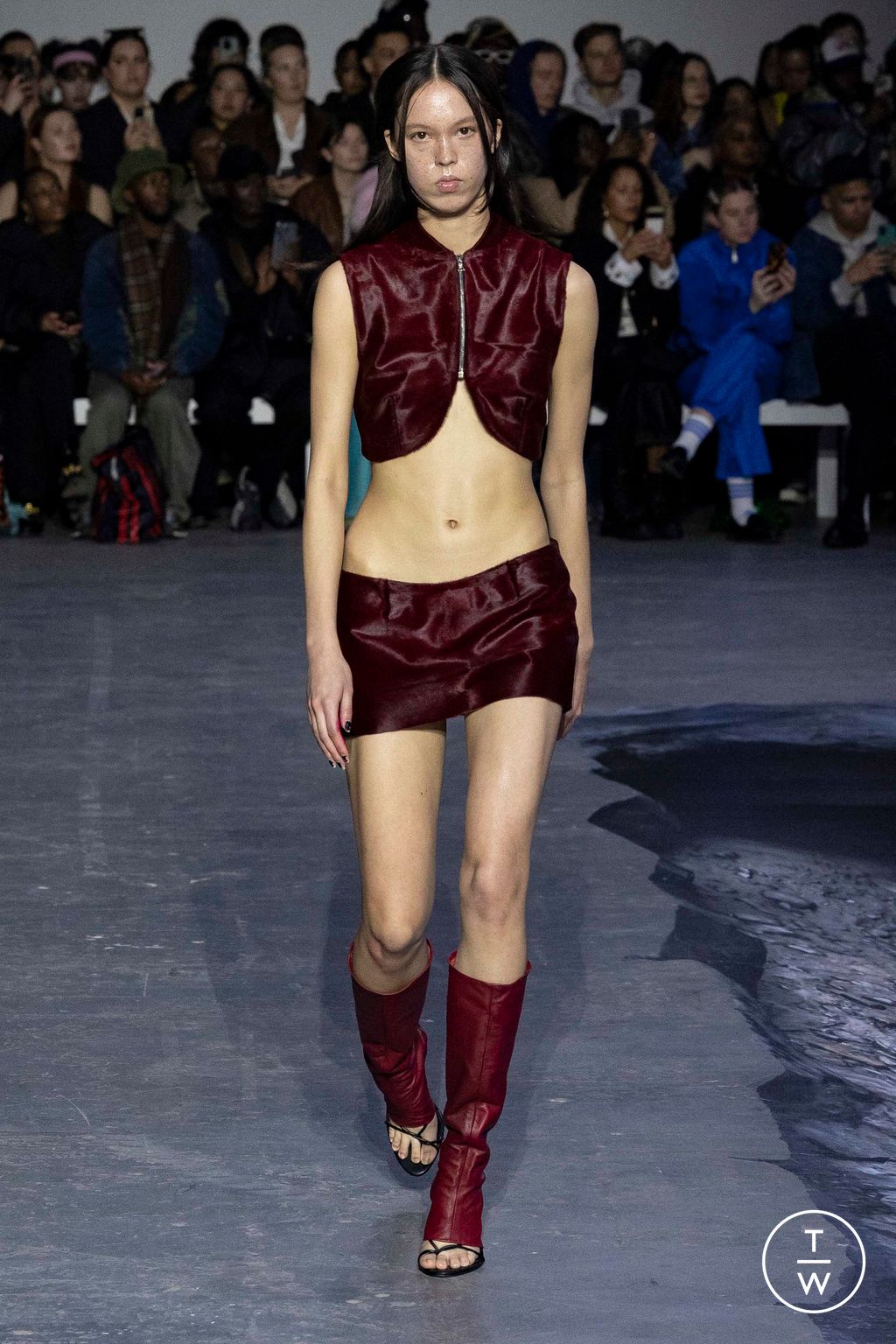 Fashion Week London Fall/Winter 2023 look 31 from the MOWALOLA collection 女装