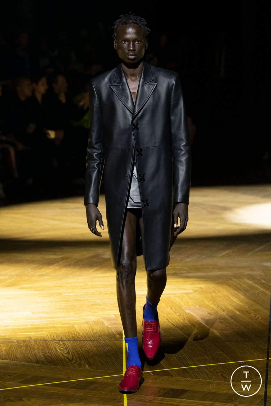 Fashion Week Paris Spring/Summer 2023 look 2 from the MOWALOLA collection 男装