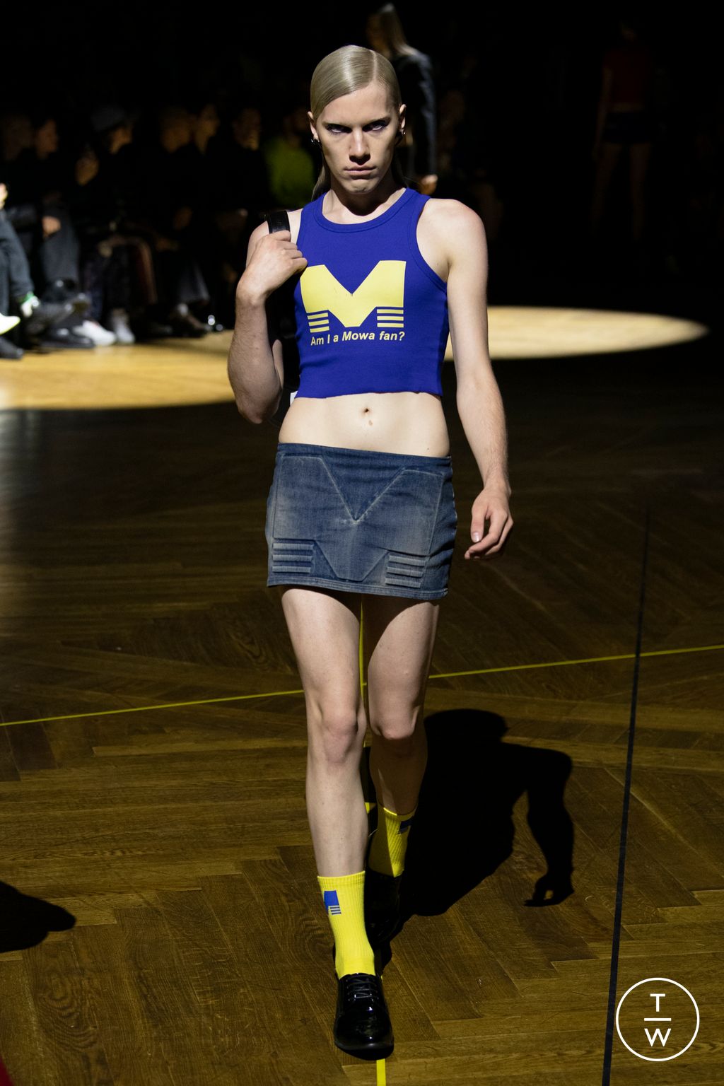 Fashion Week Paris Spring/Summer 2023 look 6 from the MOWALOLA collection 男装