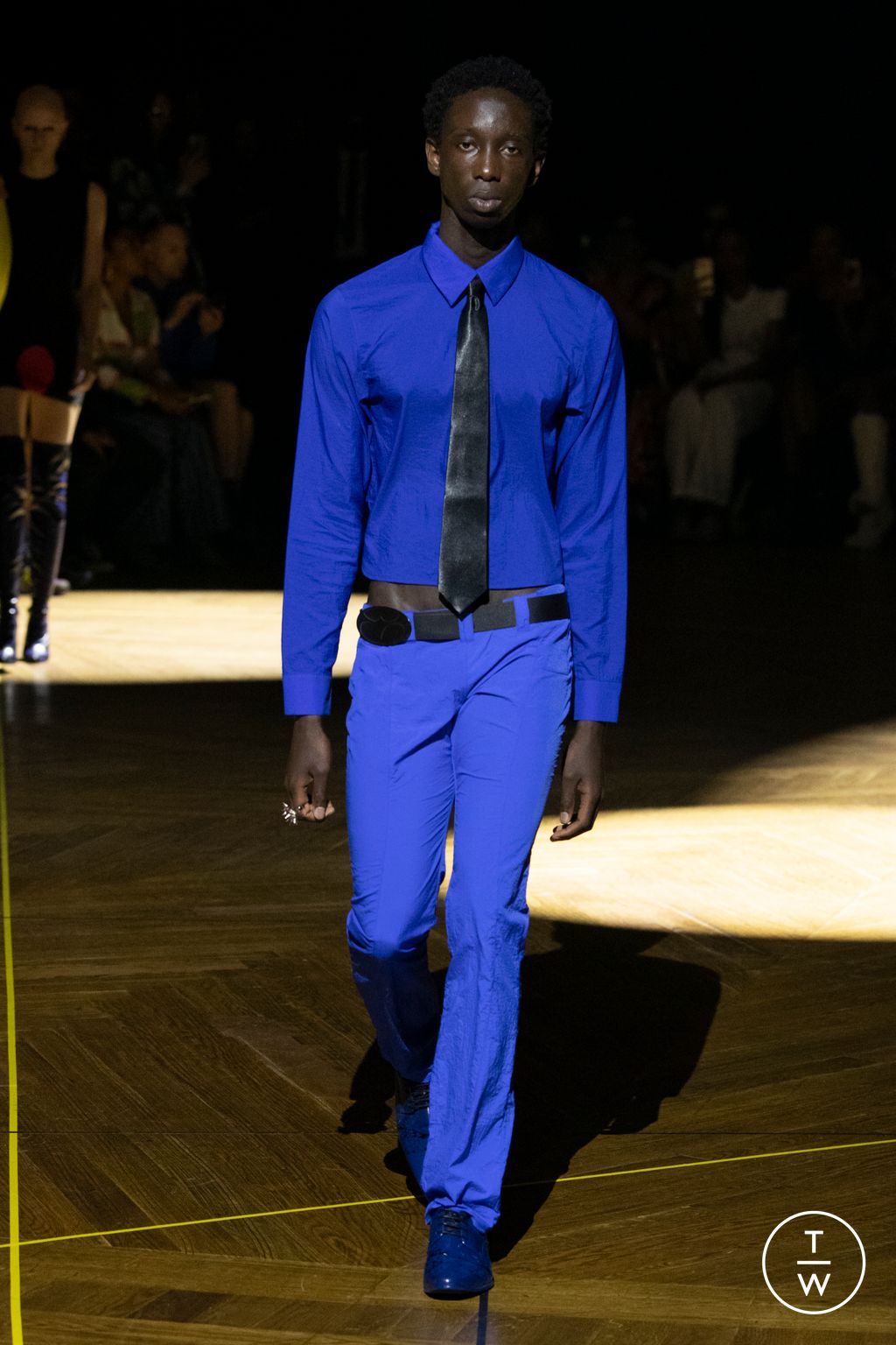 Fashion Week Paris Spring/Summer 2023 look 12 from the MOWALOLA collection 男装