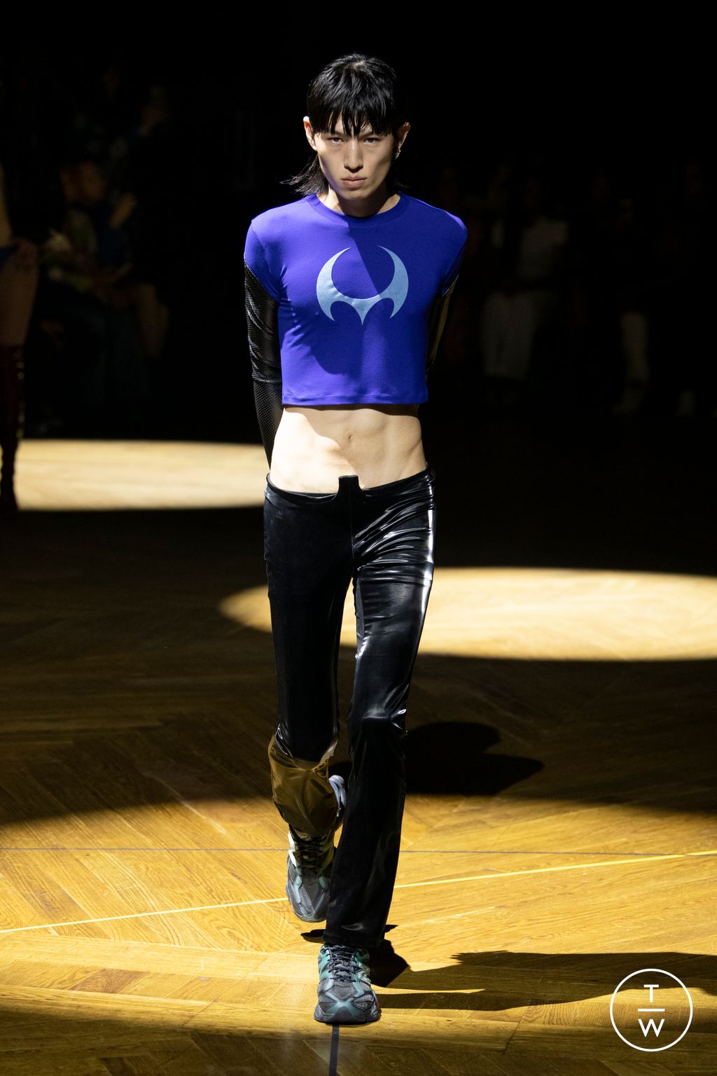 Fashion Week Paris Spring/Summer 2023 look 17 from the MOWALOLA collection 男装