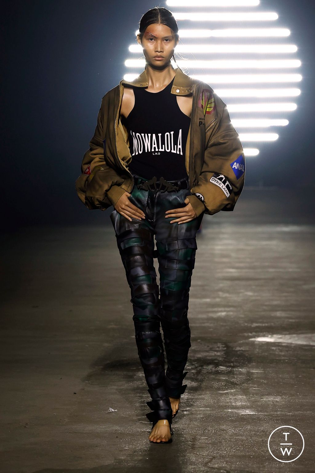 Fashion Week London Spring/Summer 2024 look 22 from the MOWALOLA collection 女装