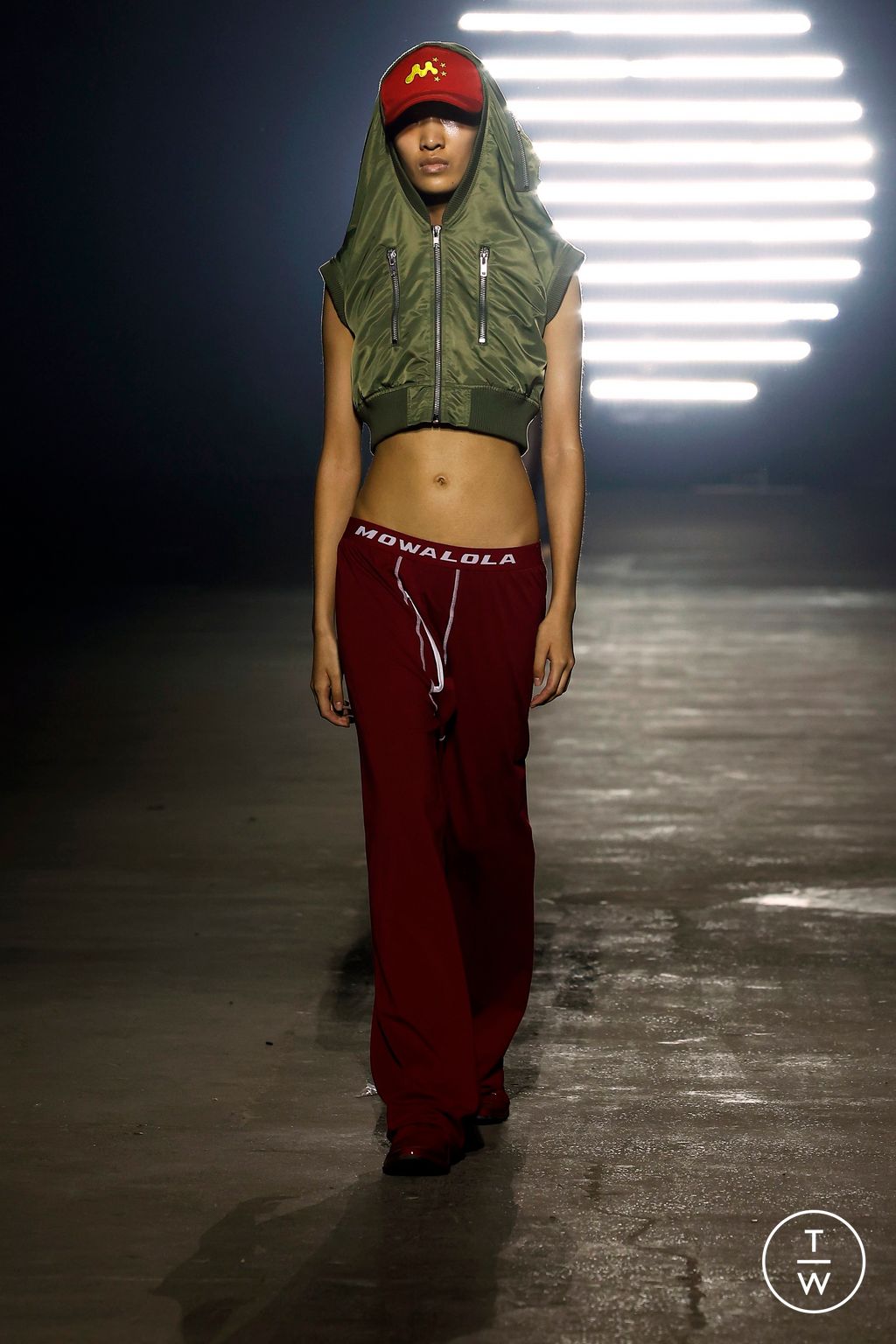 Fashion Week London Spring/Summer 2024 look 28 from the MOWALOLA collection 女装
