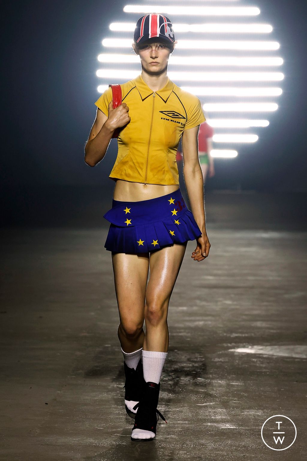 Fashion Week London Spring/Summer 2024 look 39 from the MOWALOLA collection 女装