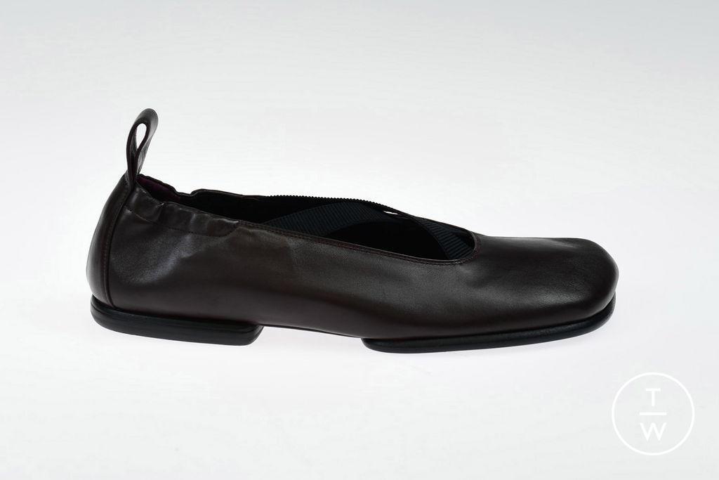 Fashion Week Paris Spring/Summer 2023 look 62 from the Dries Van Noten collection 男装配饰