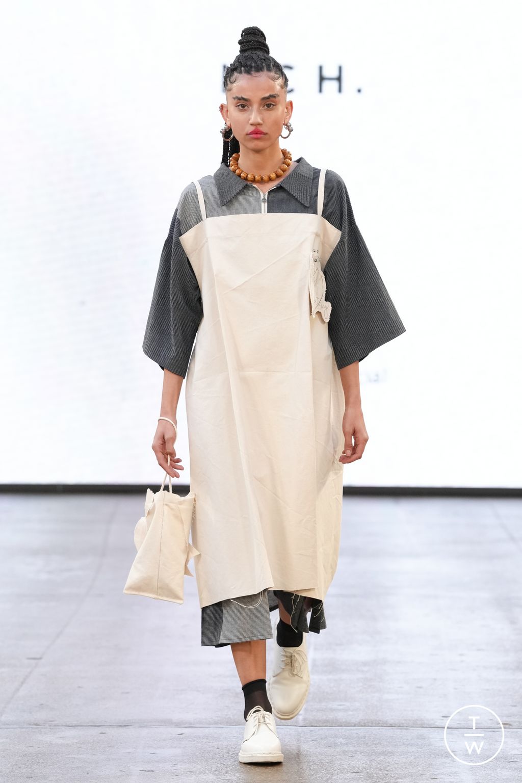 Fashion Week London Spring/Summer 2024 look 4 from the LUCIA CHAIN collection womenswear