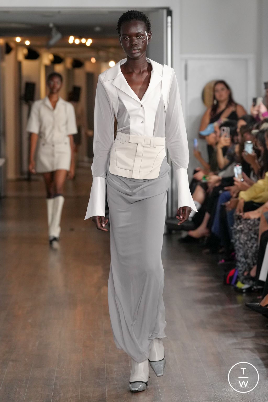 Fashion Week London Spring/Summer 2024 look 10 from the J E CAI collection 女装