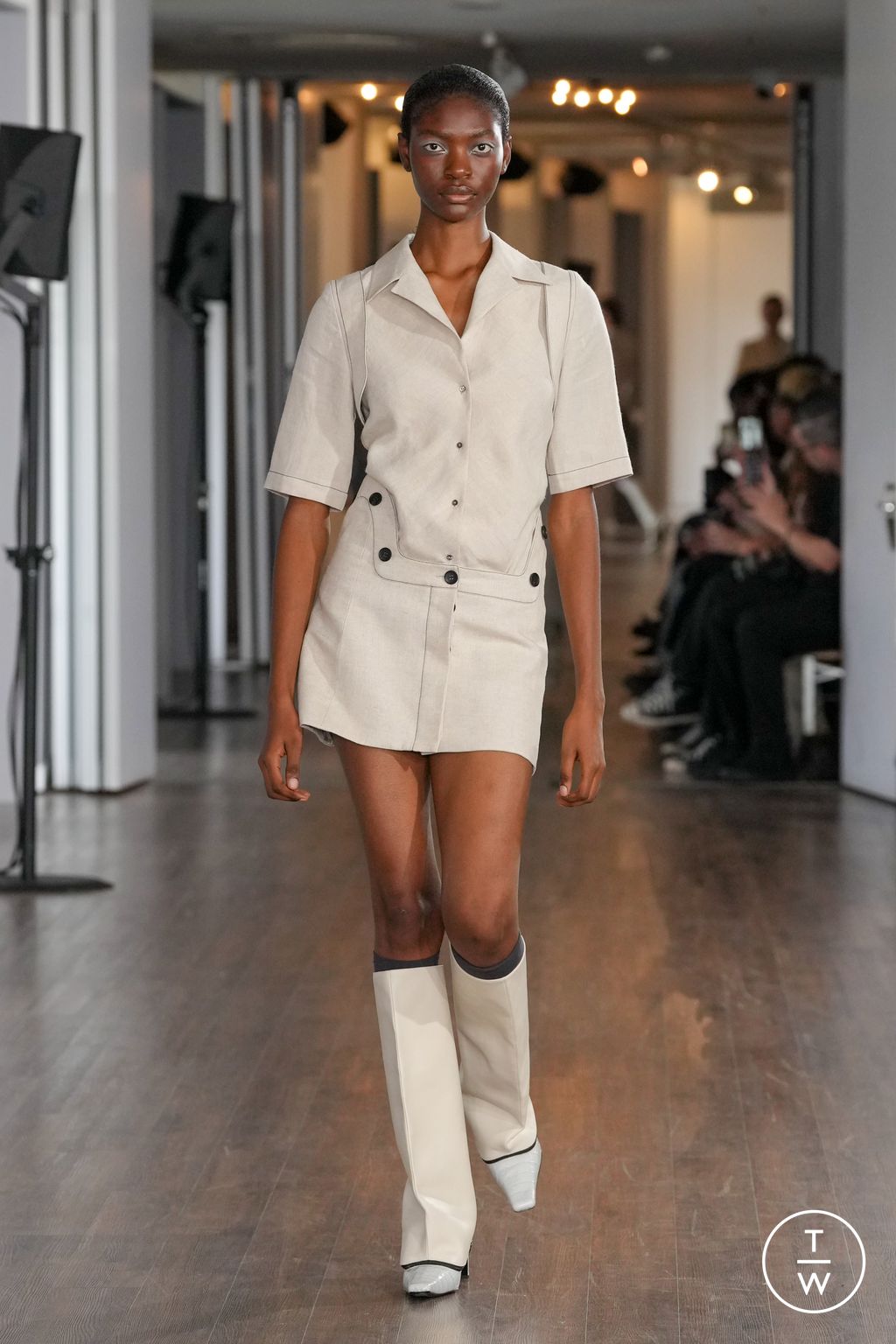 Fashion Week London Spring/Summer 2024 look 11 from the J E CAI collection 女装