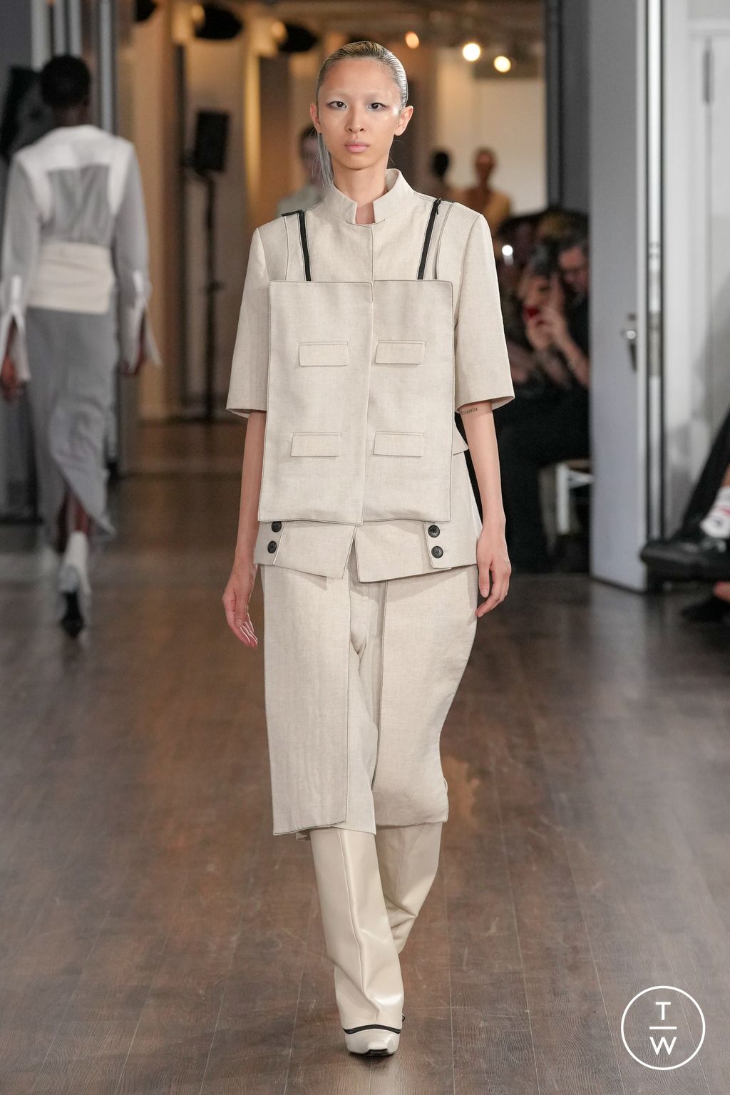 Fashion Week London Spring/Summer 2024 look 12 from the J E CAI collection womenswear