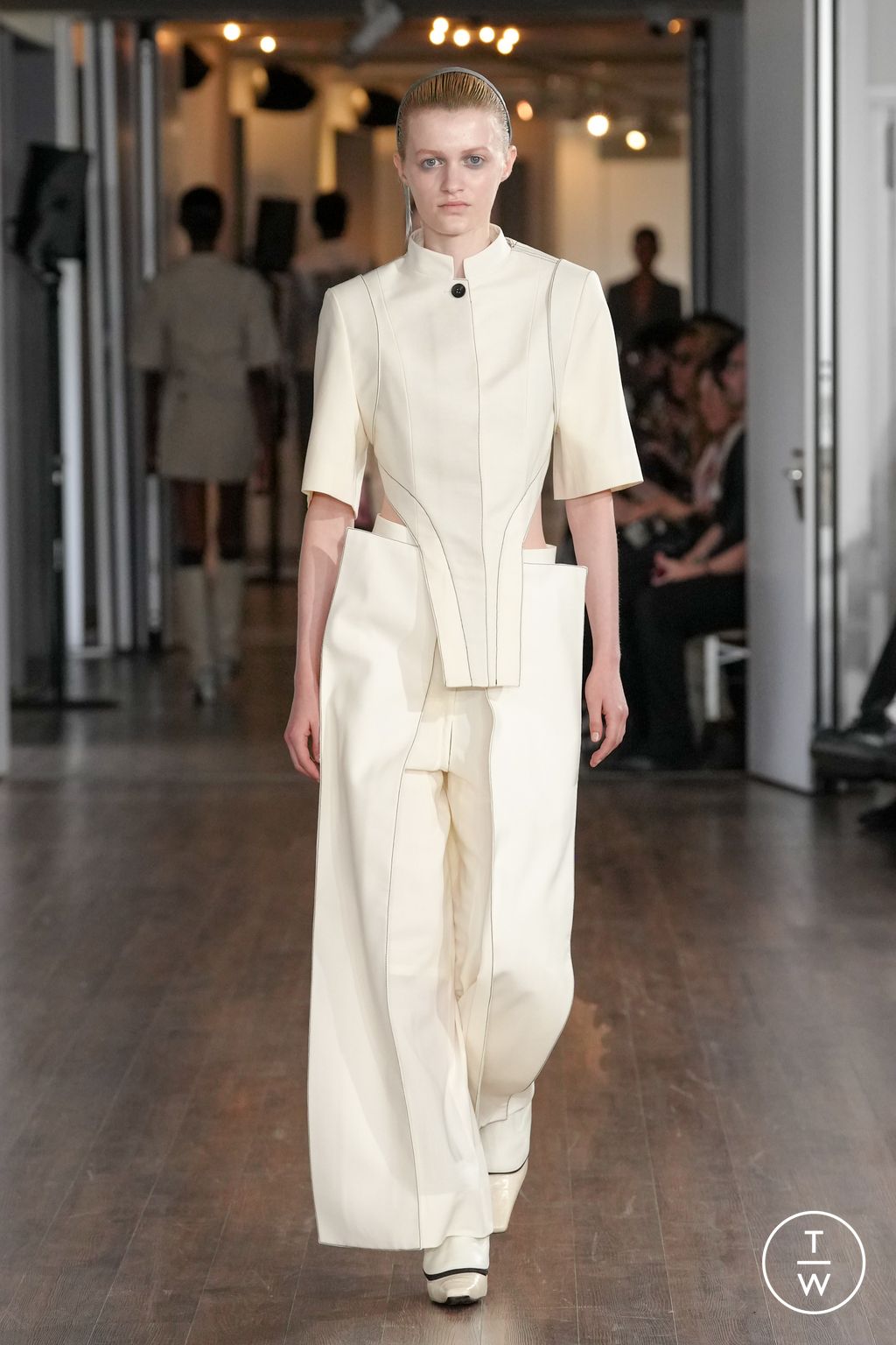 Fashion Week London Spring/Summer 2024 look 13 from the J E CAI collection womenswear