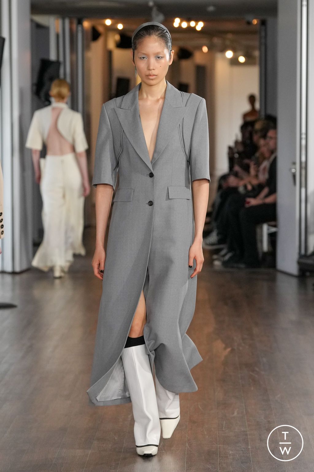 Fashion Week London Spring/Summer 2024 look 15 from the J E CAI collection womenswear