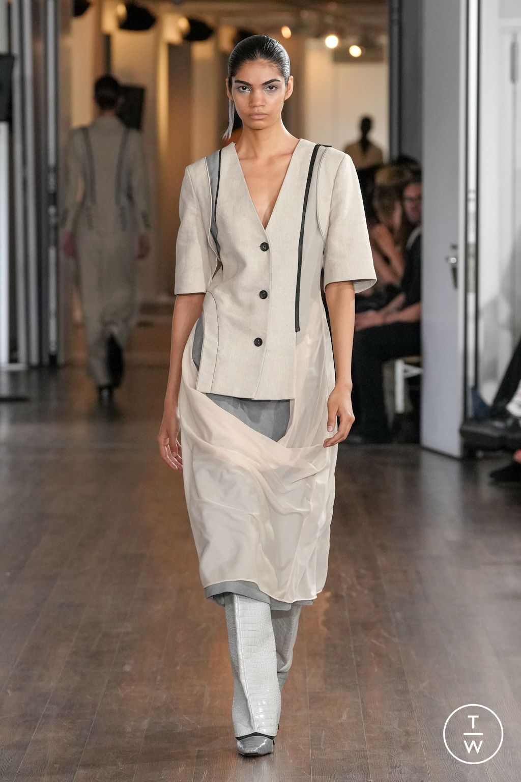 Fashion Week London Spring/Summer 2024 look 18 from the J E CAI collection womenswear