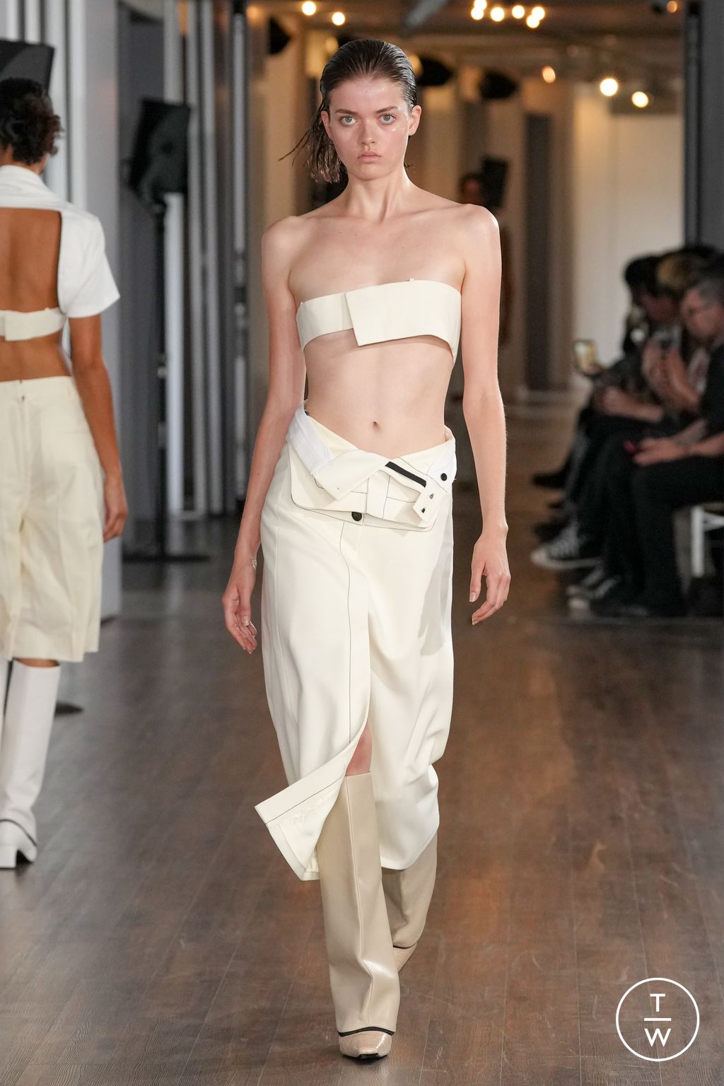 Fashion Week London Spring/Summer 2024 look 2 from the J E CAI collection 女装
