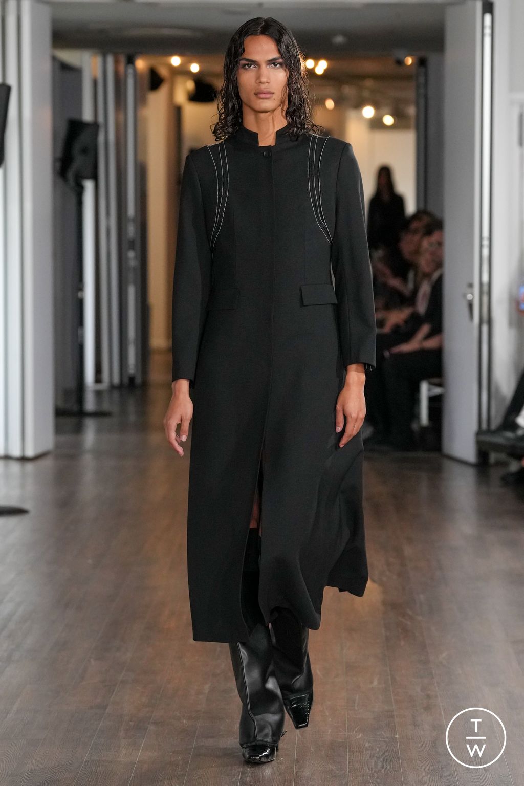 Fashion Week London Spring/Summer 2024 look 26 from the J E CAI collection womenswear