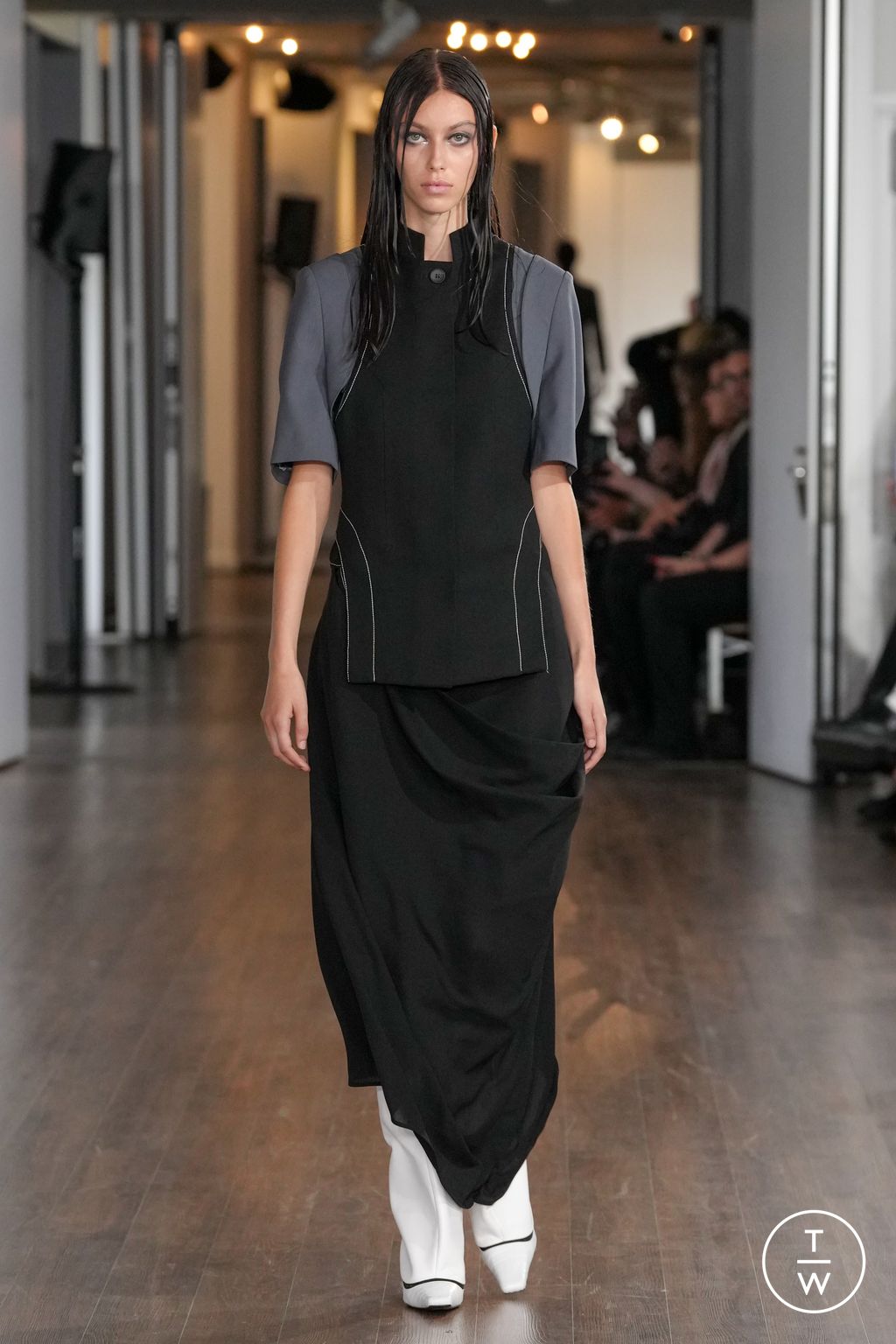 Fashion Week London Spring/Summer 2024 look 27 from the J E CAI collection womenswear