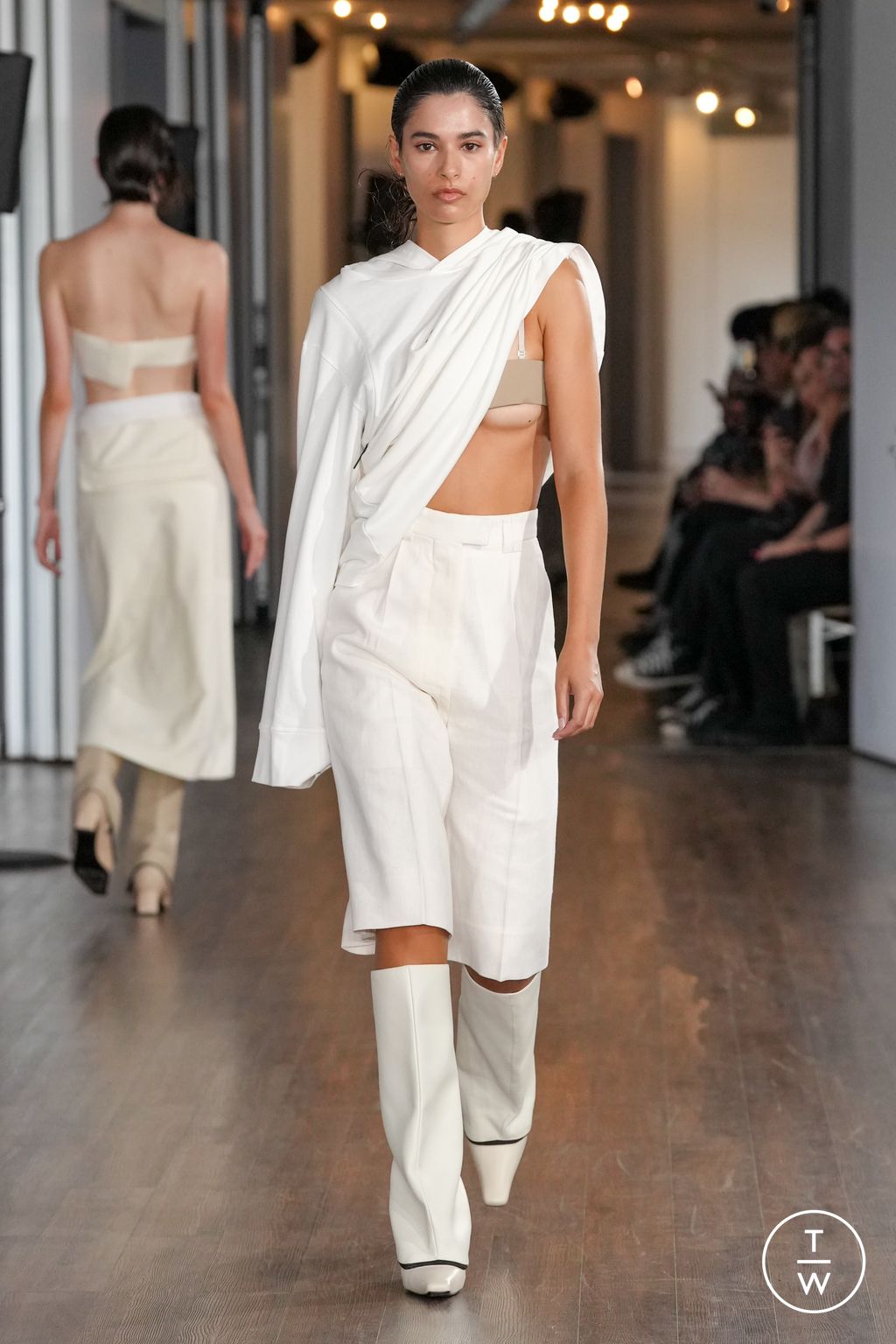 Fashion Week London Spring/Summer 2024 look 3 from the J E CAI collection womenswear