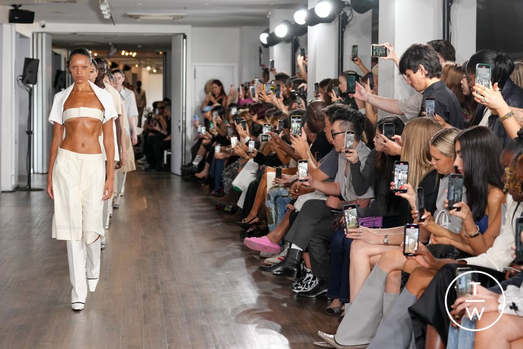 Fashion Week London Spring/Summer 2024 look 30 from the J E CAI collection 女装