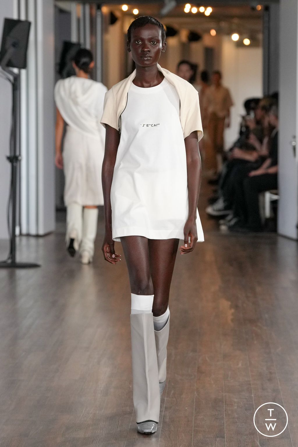 Fashion Week London Spring/Summer 2024 look 4 from the J E CAI collection womenswear