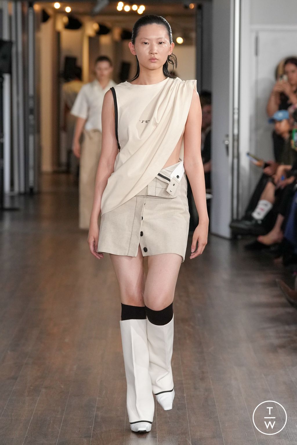 Fashion Week London Spring/Summer 2024 look 5 from the J E CAI collection womenswear