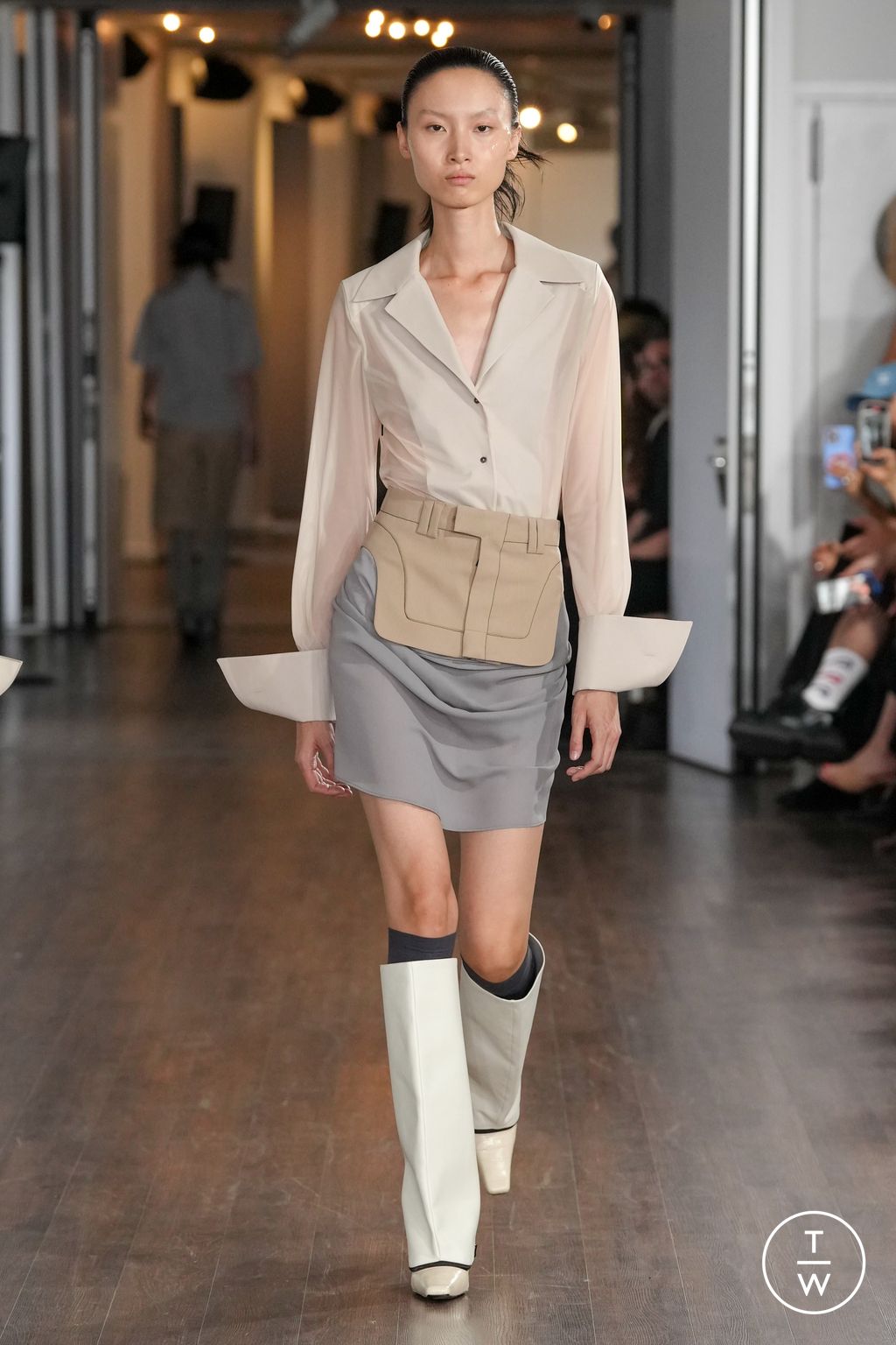 Fashion Week London Spring/Summer 2024 look 9 from the J E CAI collection womenswear