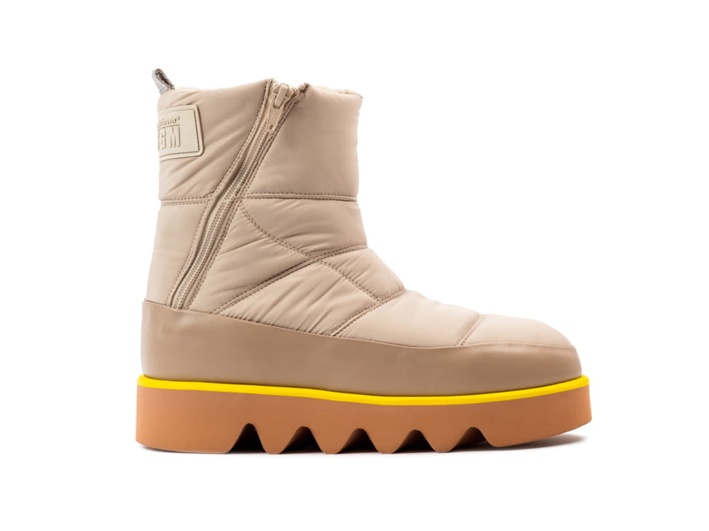 Fashion Week Milan Fall/Winter 2021 look 19 from the MSGM collection womenswear accessories