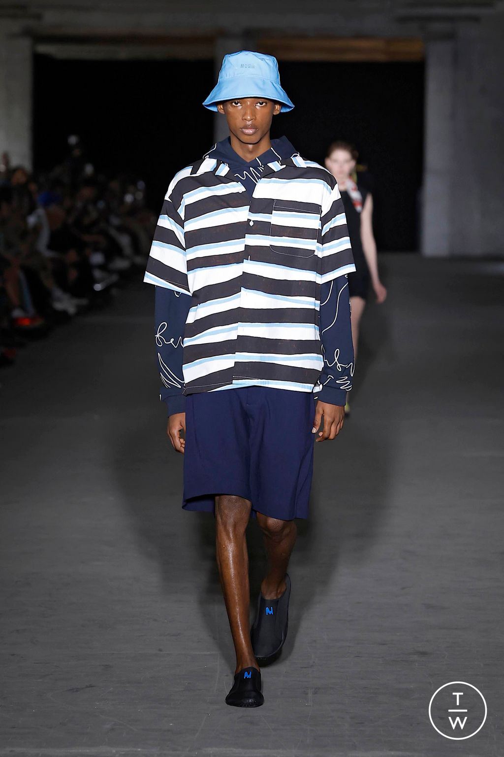 Fashion Week Milan Spring-Summer 2025 look 32 from the MSGM collection 男装