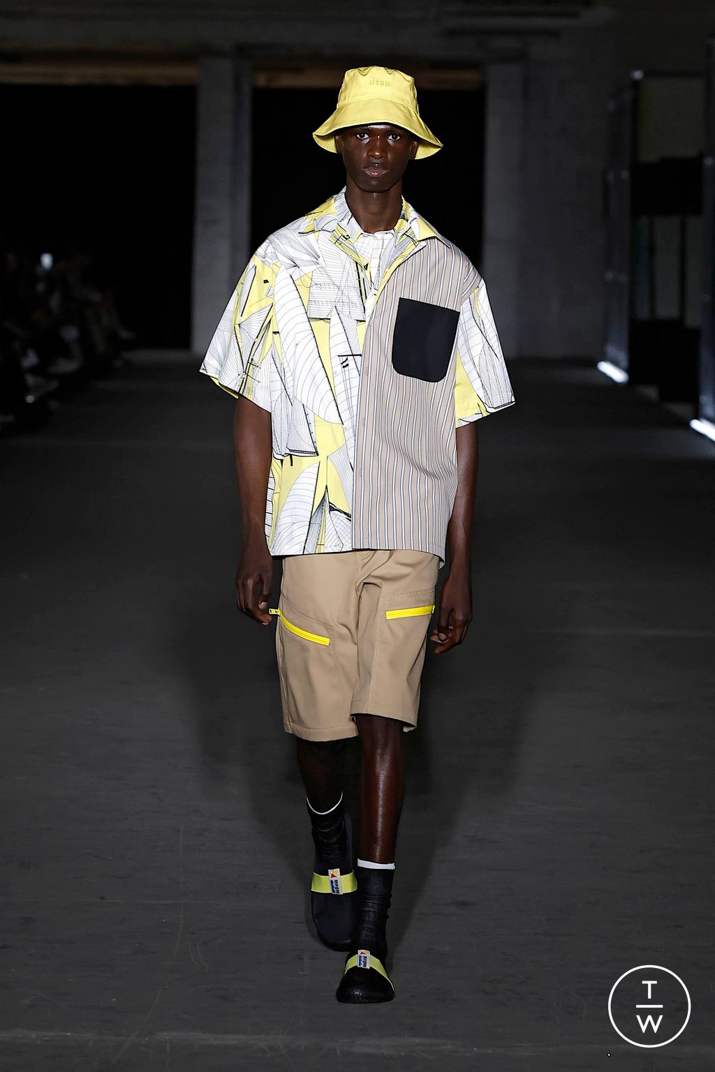 Fashion Week Milan Spring-Summer 2025 look 44 from the MSGM collection 男装