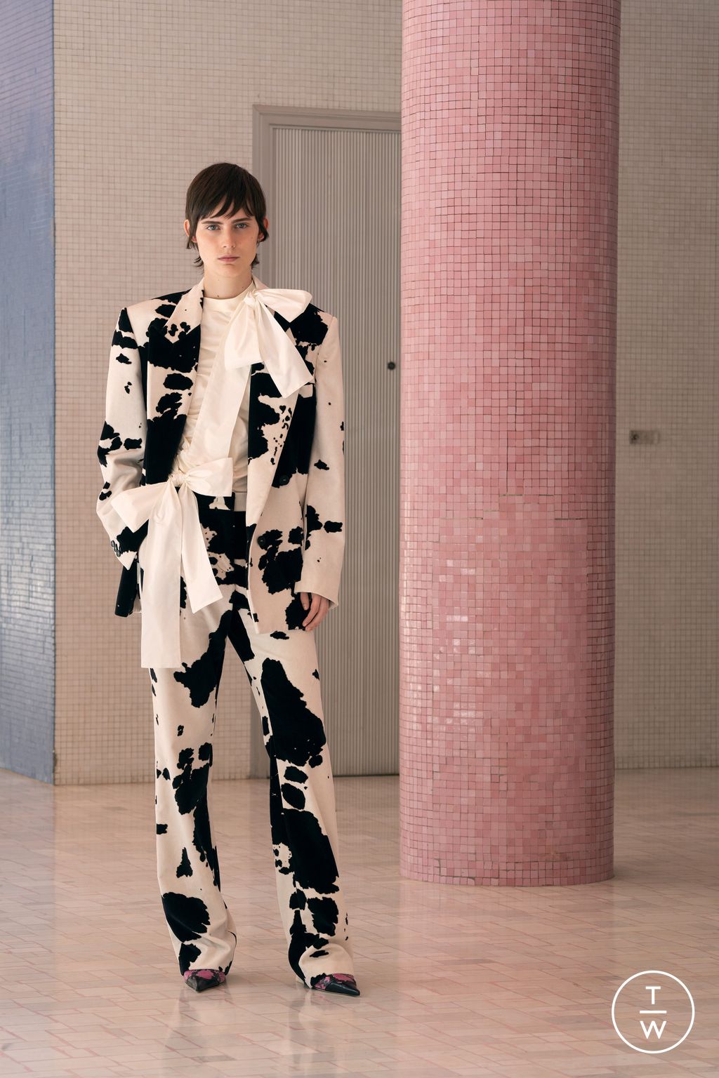Fashion Week Milan Resort 2024 look 1 from the MSGM collection 女装