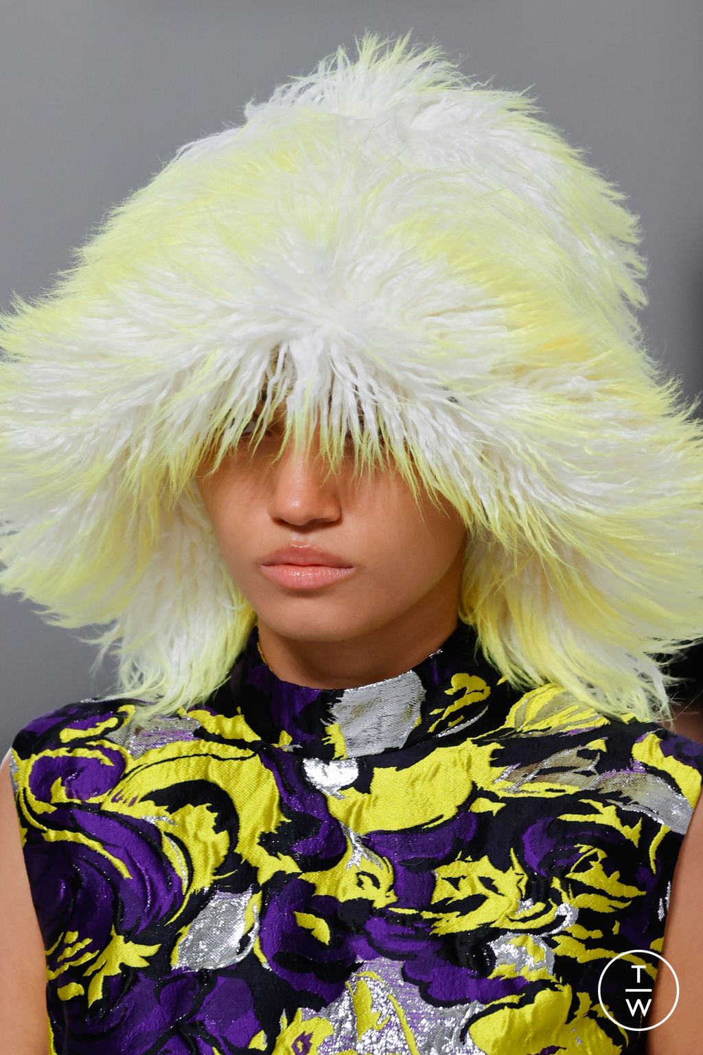 Fashion Week Milan Fall/Winter 2023 look 24 from the MSGM collection womenswear accessories