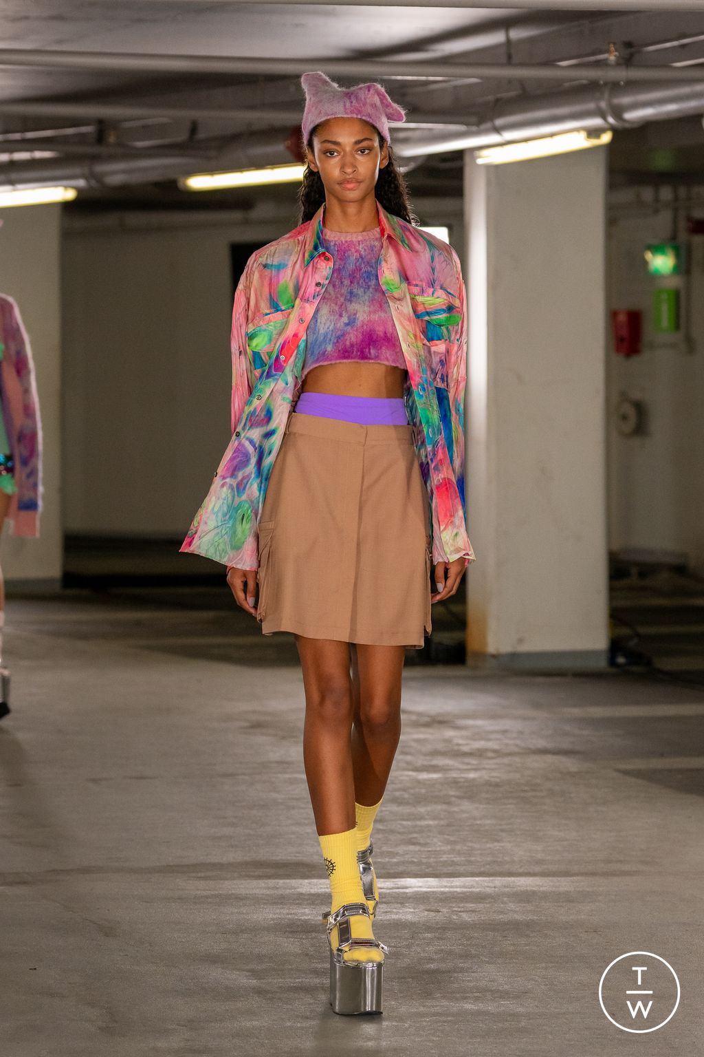 Fashion Week London Spring/Summer 2023 look 15 from the EDWARD CRUTCHLEY collection 女装