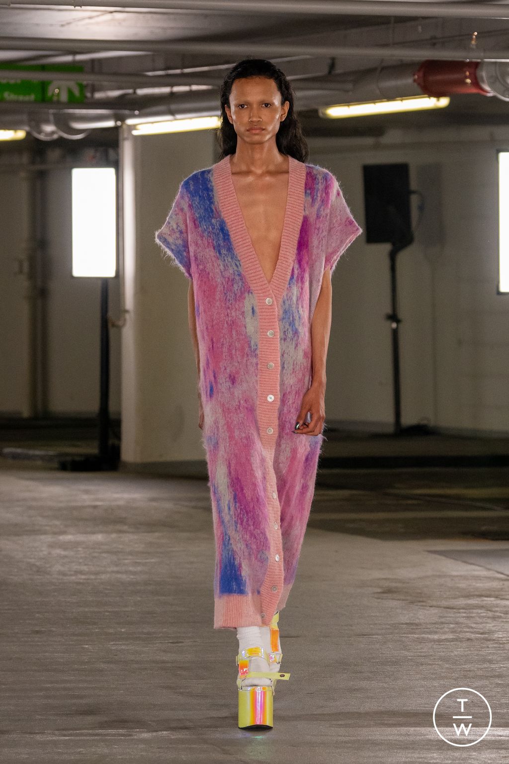 Fashion Week London Spring/Summer 2023 look 17 from the EDWARD CRUTCHLEY collection womenswear