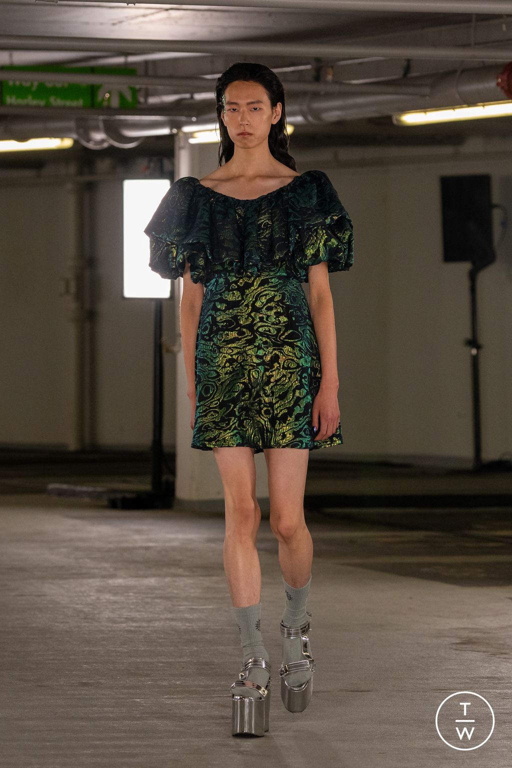 Fashion Week London Spring/Summer 2023 look 22 from the EDWARD CRUTCHLEY collection womenswear