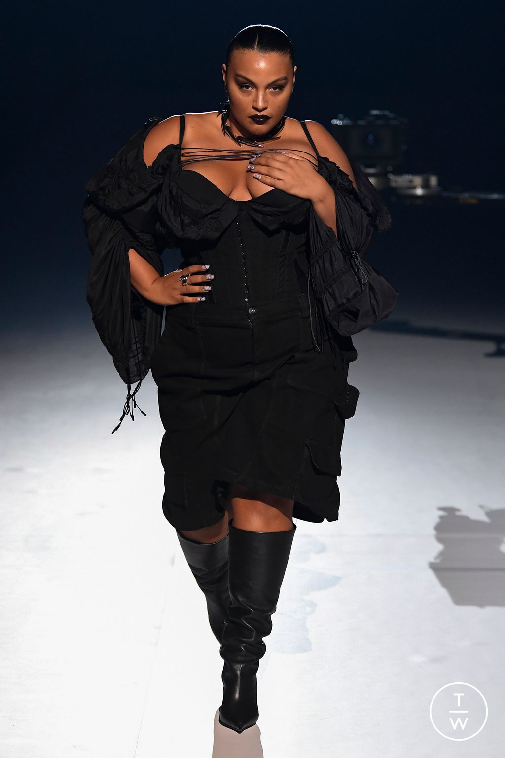 Fashion Week Paris Fall/Winter 2023 look 9 de la collection Mugler womenswear