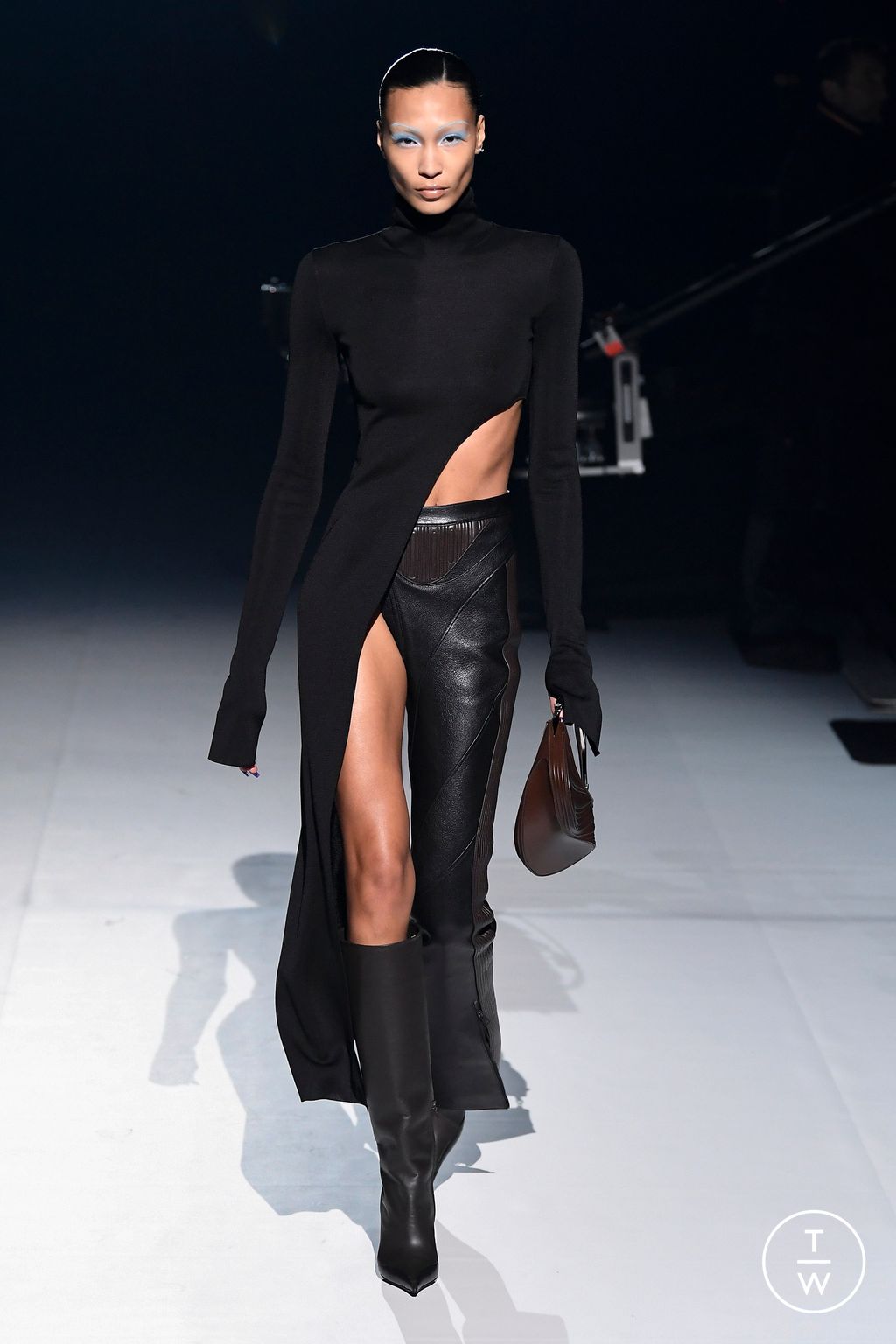 Fashion Week Paris Fall/Winter 2023 look 15 de la collection Mugler womenswear