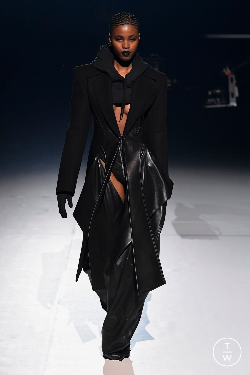 Fashion Week Paris Fall/Winter 2023 look 16 de la collection Mugler womenswear