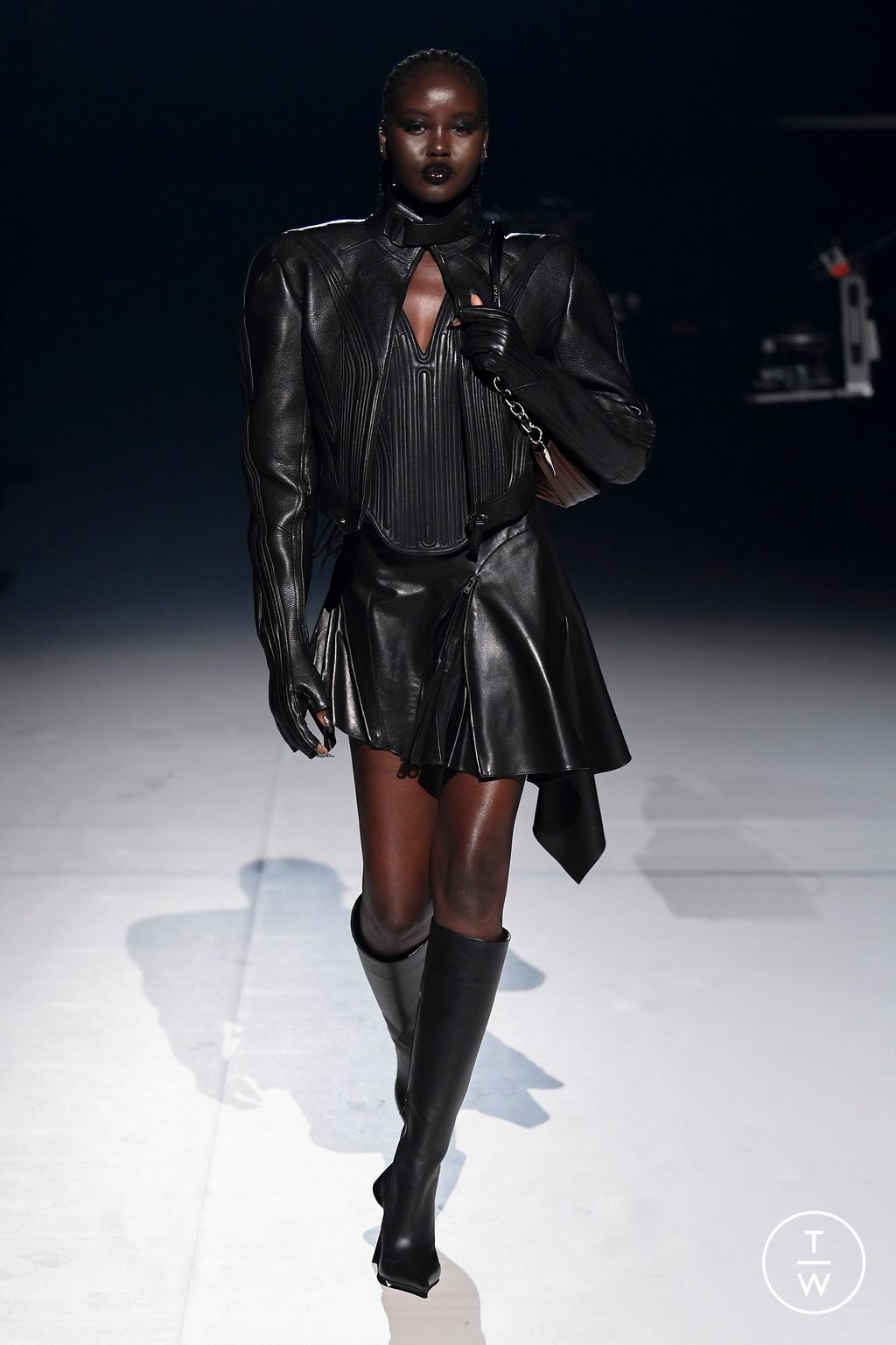Fashion Week Paris Fall/Winter 2023 look 20 from the Mugler collection womenswear